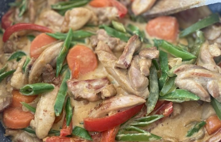 Mix chicken white vegetable creamy